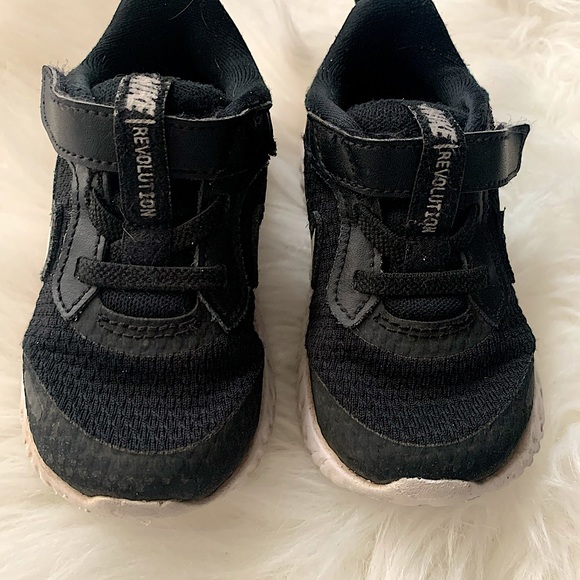 Nike Revolution Toddler Sneakers - Picture 2 of 5